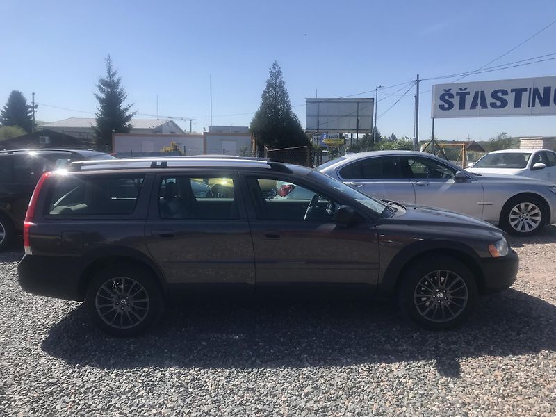 Volvo XC70 2.4 D5 136 KW,AWD,AUTOMAT - fotka 4 z 16