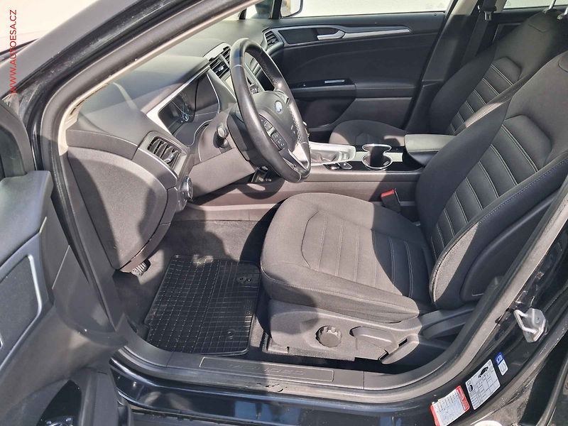 Ford Mondeo (2015) 2.0 TDCi, AC, navi, park - fotka 9 z 16