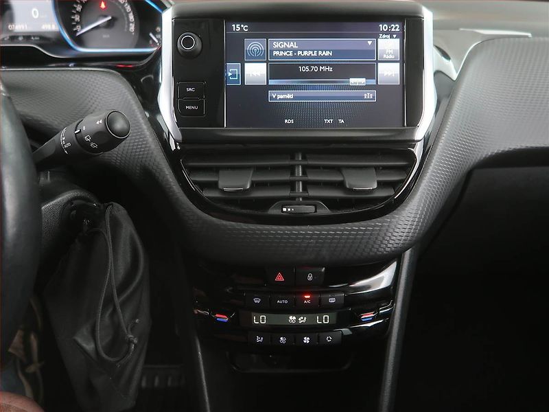 Peugeot 2008 (2016) Allure 1.2 PureTech, Automat - fotka 12 z 23
