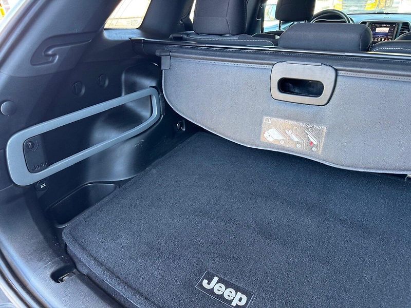 Jeep Cherokee (2015) 2.0 L TD Longitude - fotka 35 z 50