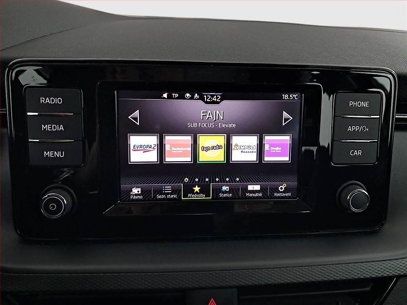 Škoda Kamiq (2023) Ambition 1.0 TSI - fotka 13 z 20