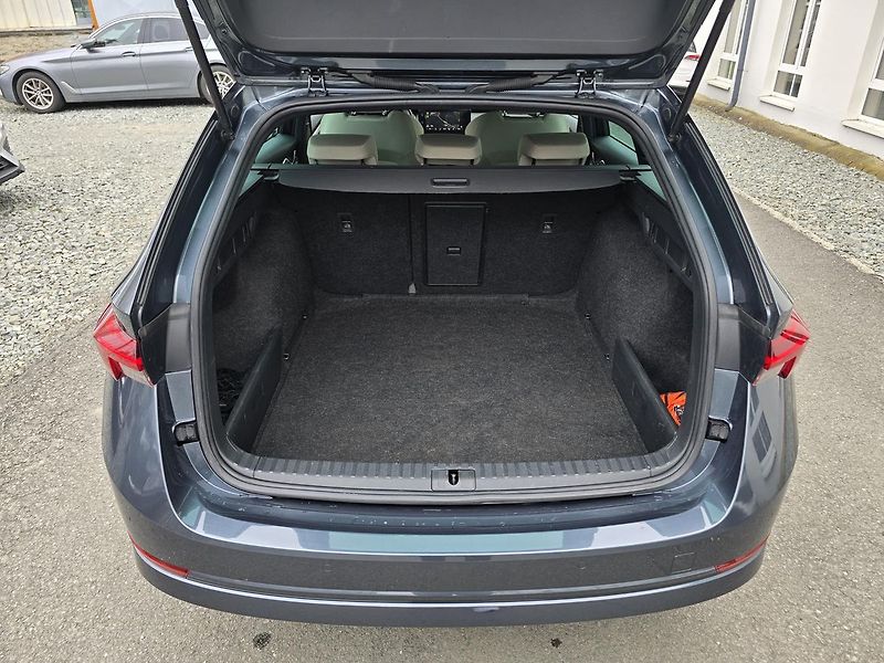 Škoda Octavia 110kW STYLE 1.Maj. ČR - fotka 40 z 42