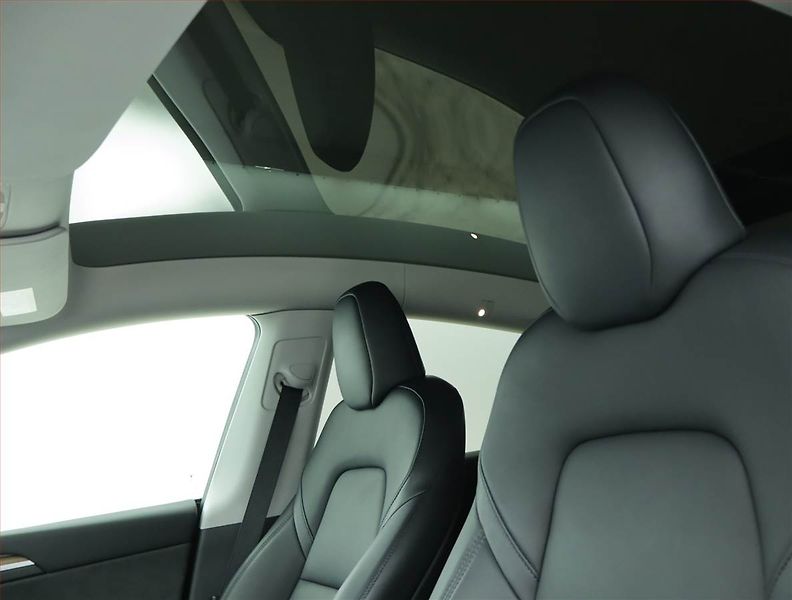 Tesla Model Y (2022) Performance 79kWh, SoH 92% - fotka 19 z 22
