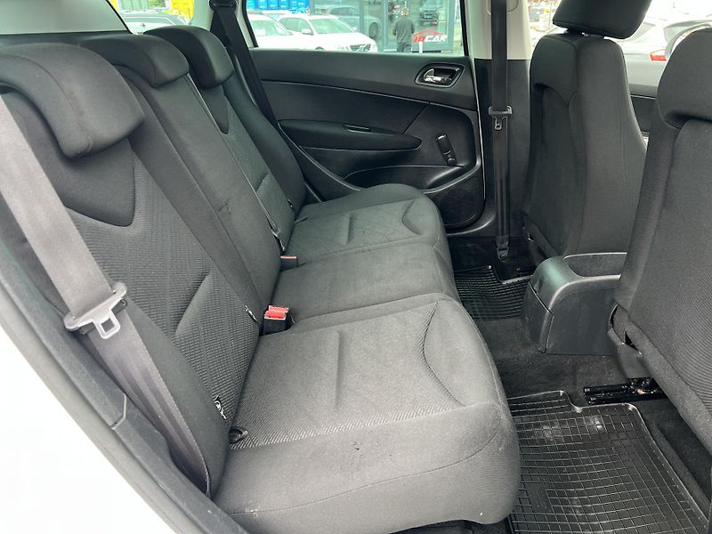 Peugeot 308 1.6HDi KOUPENO V ČR odp.DPH - fotka 27 z 37