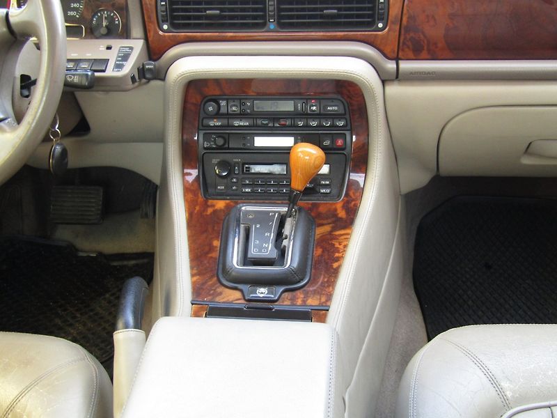 Jaguar XJ6 (1995) 3.2 R6 155kW  PLNĚ POJÍZDNÉ - fotka 17 z 35