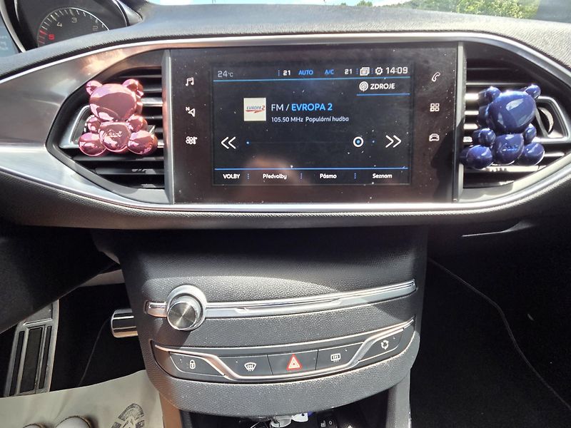 Peugeot 308 (2018) 2.0 BHDi 180 GT EAT8 - fotka 16 z 32