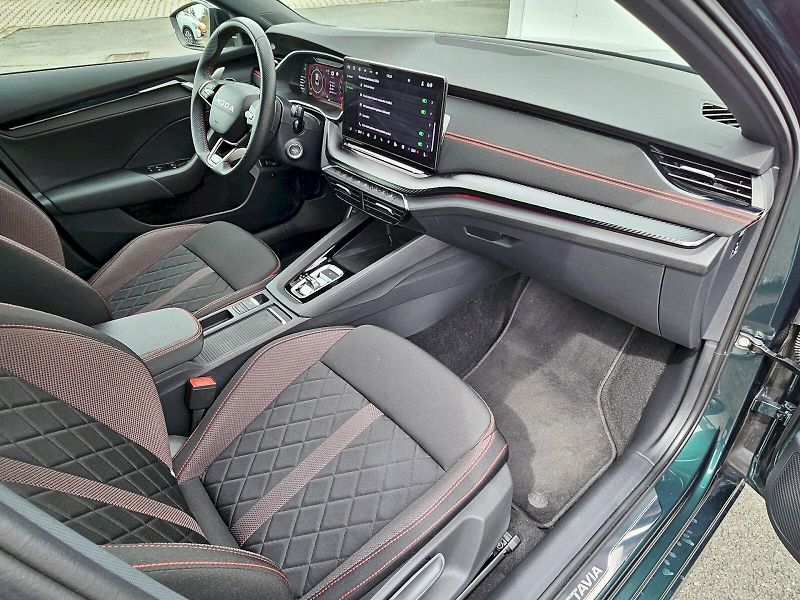 Škoda Octavia (2025) RS 2,0TSI A7F - fotka 15 z 29