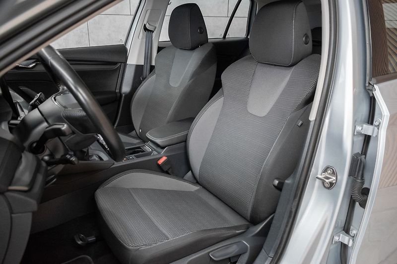 Škoda Octavia 2.0TDi*AMBITION*DPH*SERVIS - fotka 11 z 42