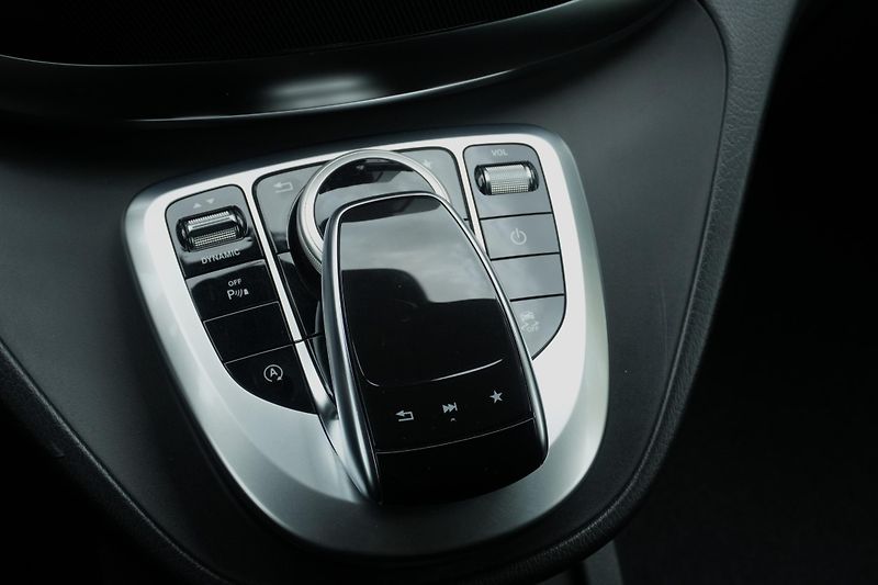 Mercedes-Benz Třídy V V250d 4Matic, 7míst, Webasto - fotka 16 z 33
