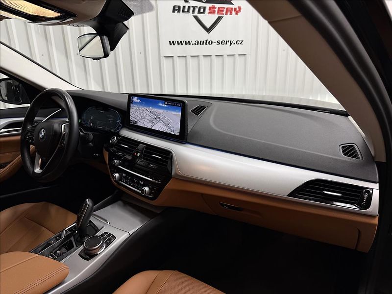 BMW Řada 5 530E XDRIVE ACC LASER TAŽNÉ - fotka 43 z 47
