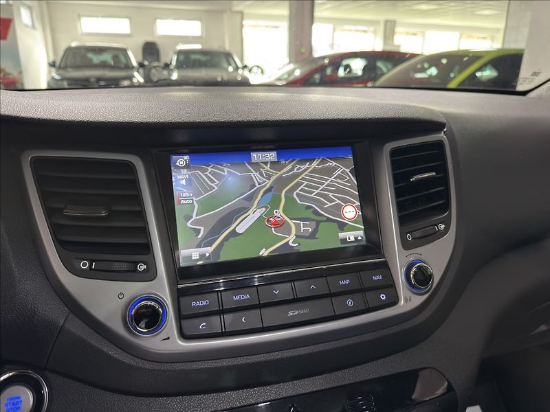 Hyundai Tucson 2,0   CRDI 4X4 STYLE PANO - fotka 17 z 40