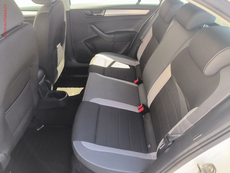 Škoda Rapid (2018) 1.0 TSI, ČR, AC, výhřev sed - fotka 10 z 16