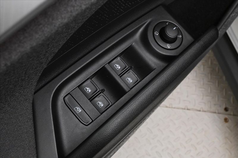 Škoda Enyaq iV 60 132 kW SoH 89% Záruka až - fotka 26 z 32