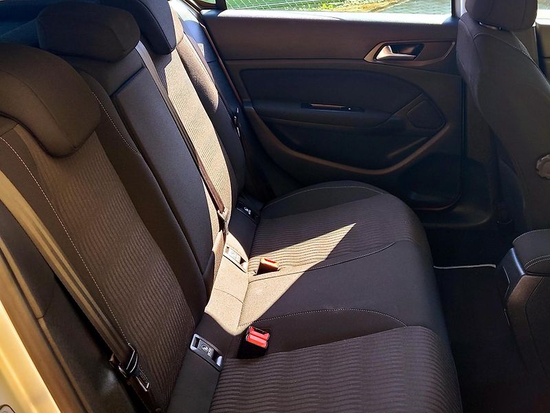 Peugeot 308 HDi DIGIKLIMA,MÁLO NAJETO    - fotka 24 z 47