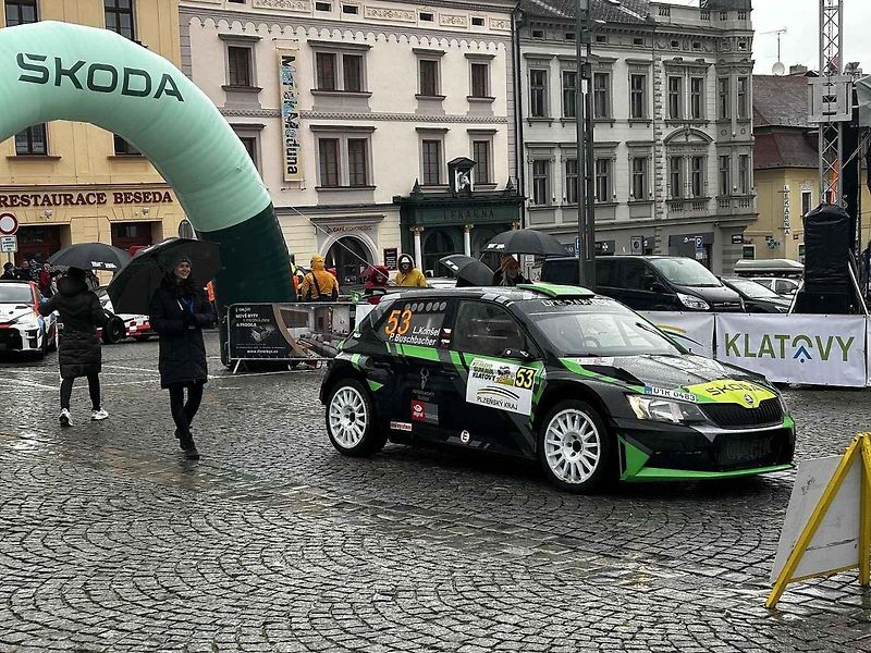 Tragédie, která se odehrála v rámci 58. ročníku Rallye Šumava, kdy po nehodě zemřela navigátorka Alena Krejčíková (41), nezasáhla jen příznivce rallye, ale její kamarády, jelikož byla na Klatovsku doma.