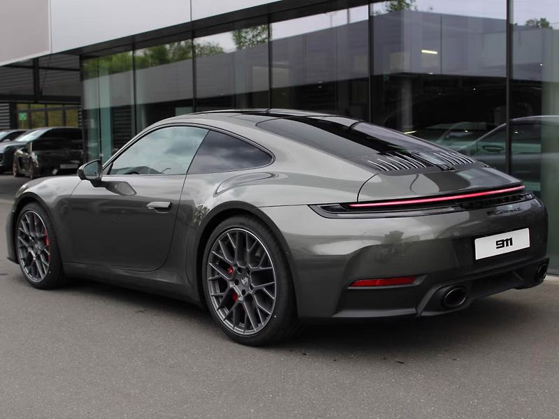 Porsche 911 (2026) Carrera 4S Lift InnoDrive BOSE - fotka 4 z 30