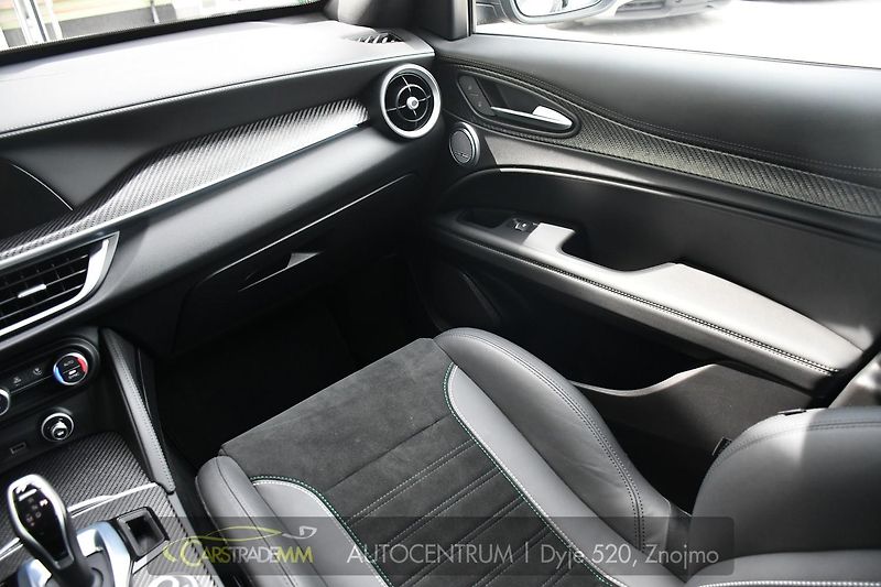 Alfa Romeo Stelvio 2.9V6 Bi-T SPARCO+AKRAPOVIČ - fotka 23 z 54