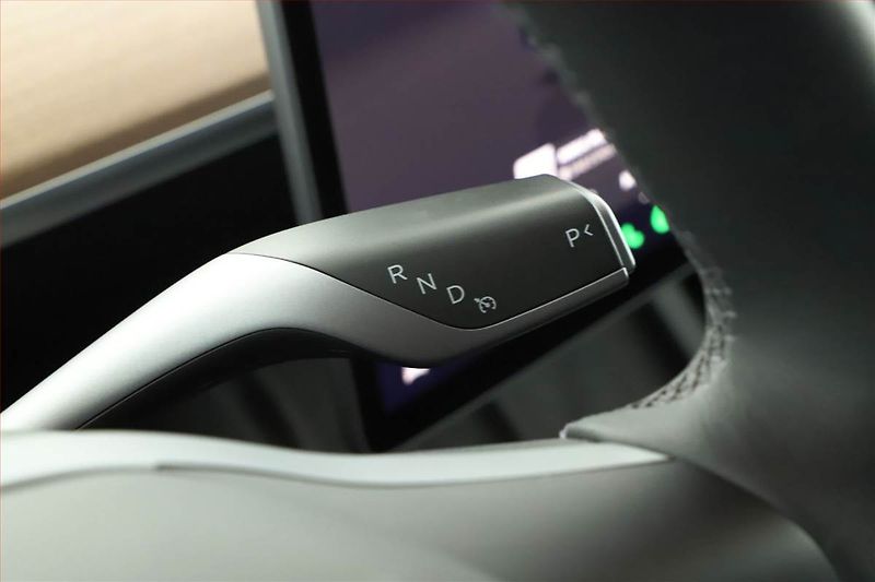 Tesla Model Y (2024) Long Range AWD 79kWh - fotka 10 z 30