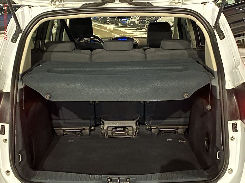 Ford C-MAX (2014) 1.6TDCi, Navigace - fotka 7 z 19