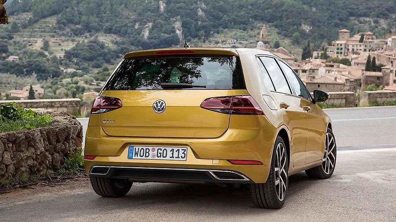 Porovnání prvního a posledního Volkswagenu Golf.