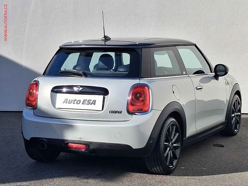 Mini Cooper (2017) 1.5i, LED, navi, panor - fotka 4 z 17