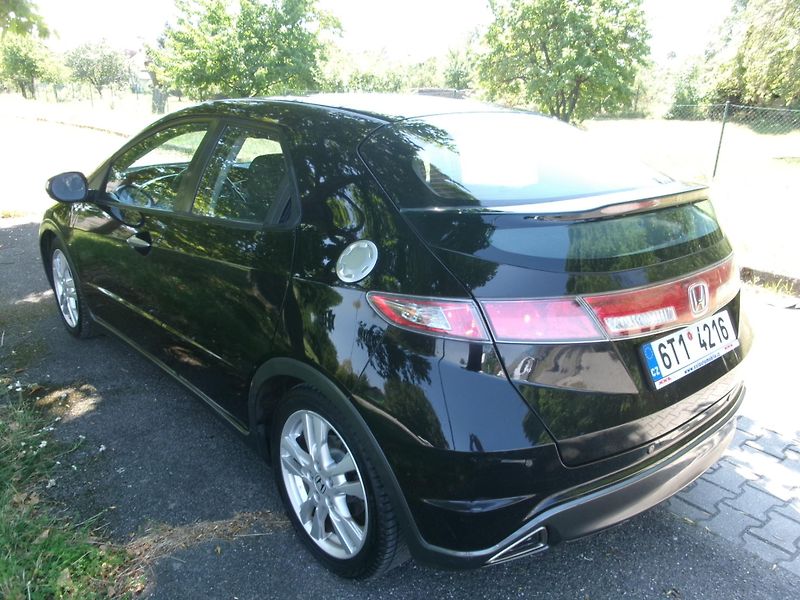 Honda Civic (2009) 1,8 VTEC PANORAMA ČR - fotka 6 z 23
