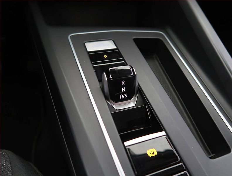 Volkswagen Golf (2023) Life 2.0 TDI, Automat - fotka 13 z 23