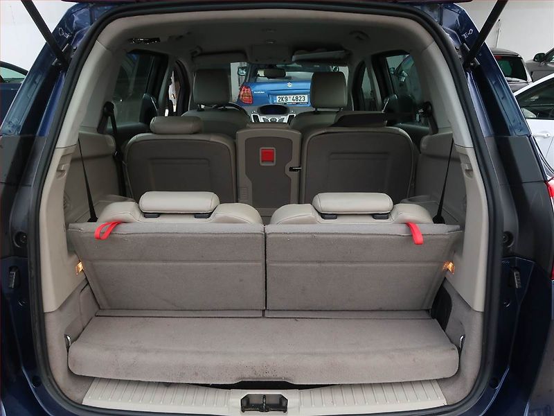 Ford Grand C-MAX (2011) 1.6 TDCi, 7 míst, po STK - fotka 15 z 19