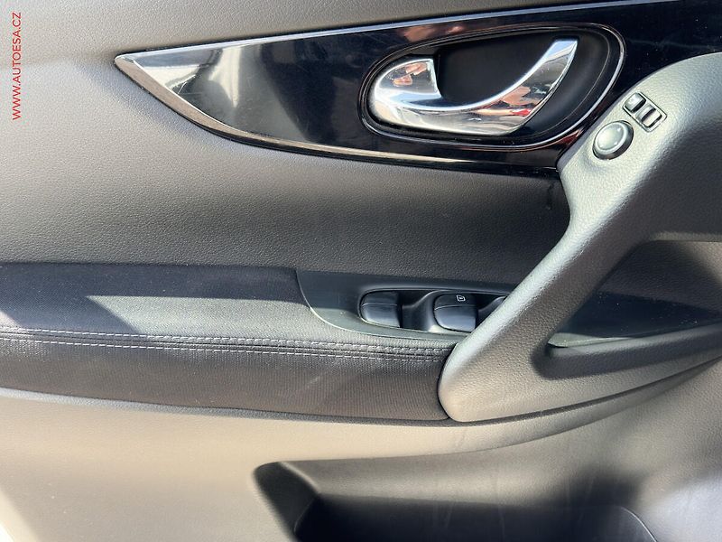 Nissan Qashqai (2015) 1.6dCi, ČR, STK11/27 - fotka 11 z 17