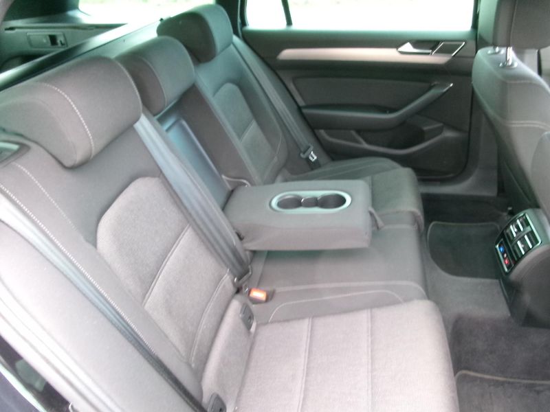 Volkswagen Passat Variant (2018) 1,5TSI AC NAVI ACC BT - fotka 15 z 39