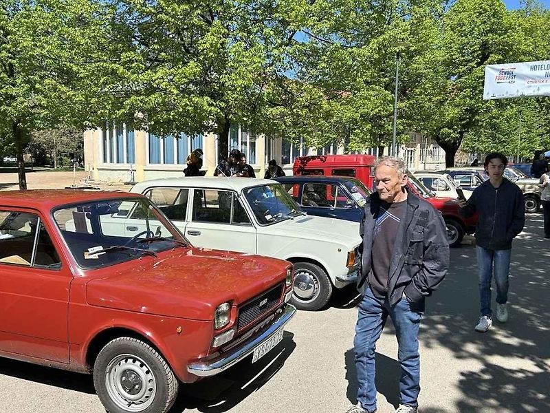 Kolonádu ovládla italská auta, na náměstí se dala ochutnat jihoevropská jídla.