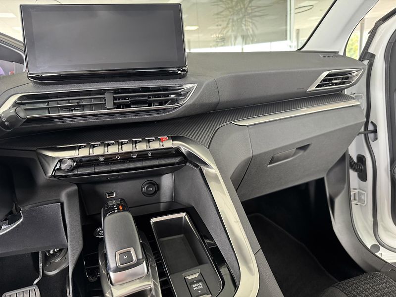 Peugeot 5008 1,2PT AUT*96kW*REZERVACE! - fotka 18 z 35
