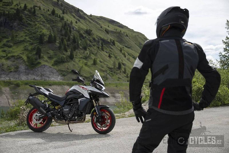 Benelli (2026) TRK 902 Stradale - fotka 14 z 18