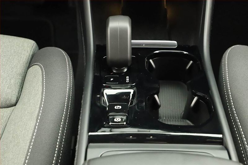 Volvo XC40 (2023) B3 - fotka 10 z 19
