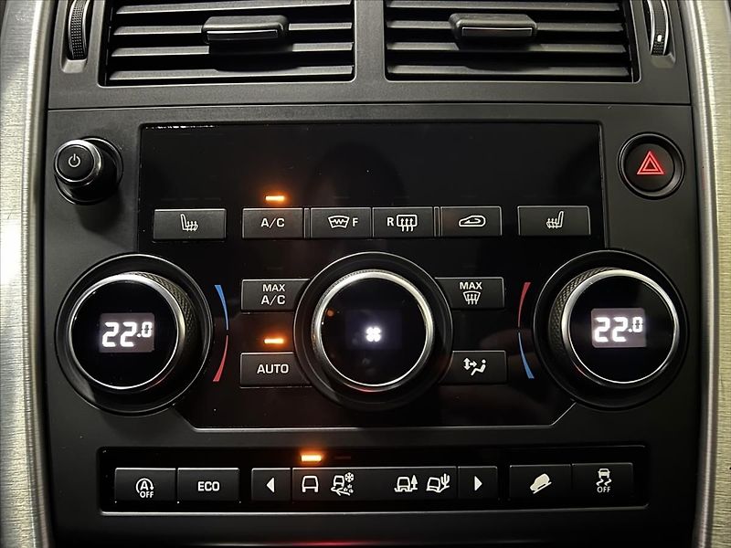 Land Rover Discovery TD4 180k 4WD, KAMERA, NAVI, 7S - fotka 19 z 24
