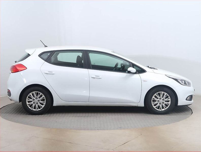 Kia Ceed (2013) 1.6 CRDi, po STK - fotka 6 z 14
