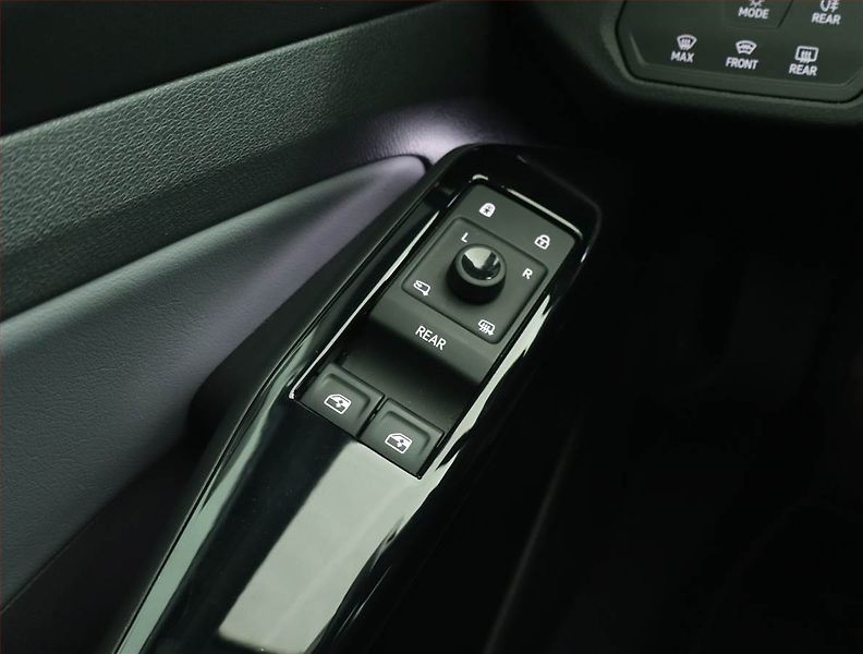 Volkswagen ID.4 (2022) Pro Perf. (82 kWh), SoH 93% - fotka 16 z 18