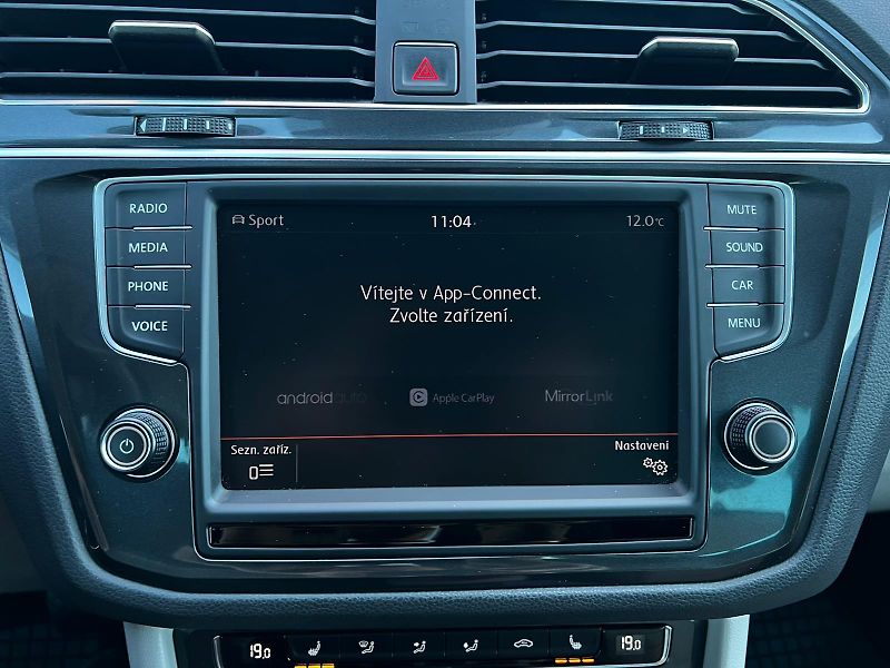 Volkswagen Tiguan 2.0TDI DSG 4Motion Virtual TZ - fotka 17 z 28