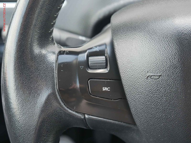 Peugeot 2008 (2015) 1.2 PT, AC, navi - fotka 13 z 15