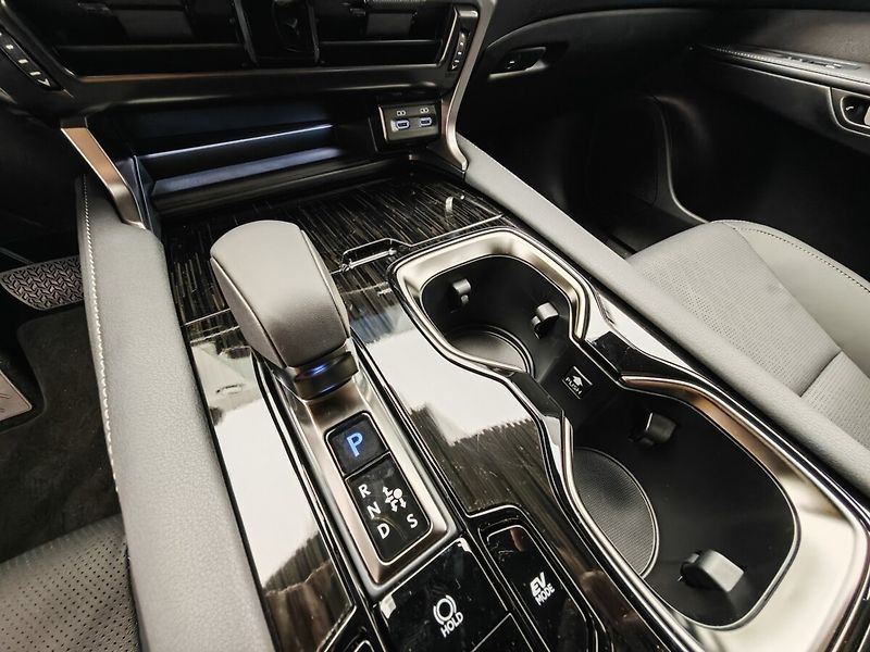 Lexus RX 350h Executive Plus - fotka 14 z 49