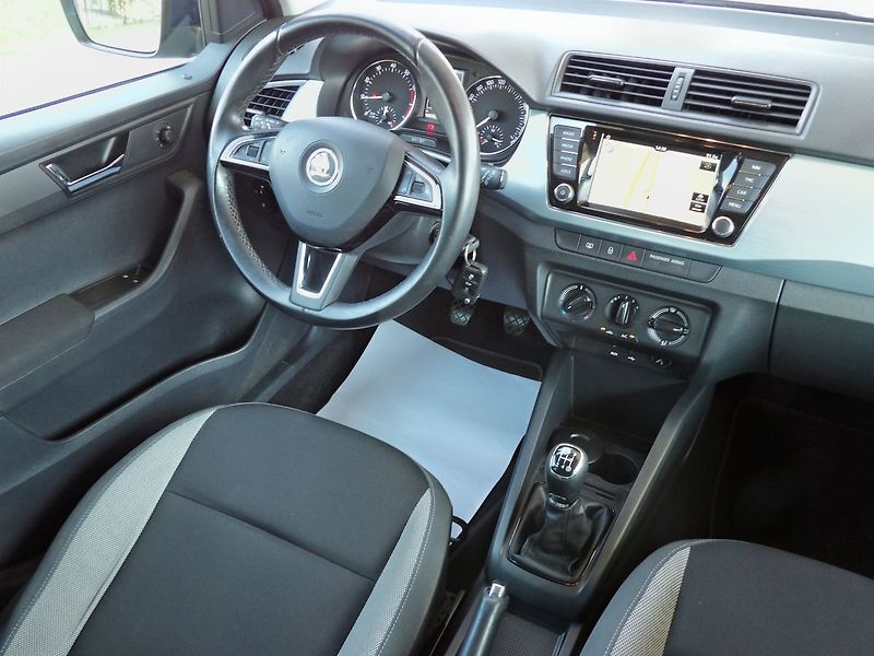 Škoda Fabia 1.0MPi Ambition Navi Tempomat - fotka 23 z 34
