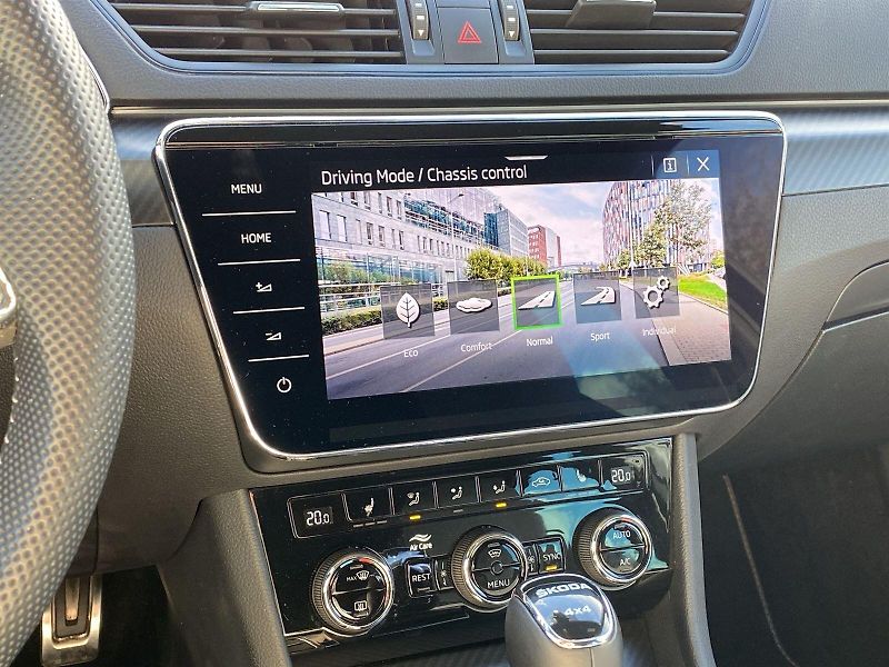Škoda Superb (2022) 2.0 TDI 4x4 DSG Sportline - fotka 16 z 35