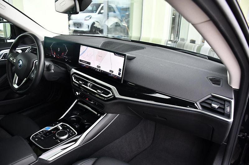 BMW i4 eDrive40 97,4%SoH. - fotka 19 z 39