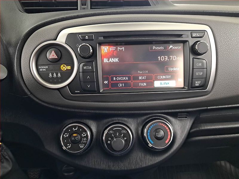 Toyota Yaris (2011) 1.0 VVT-i, Park. senzory - fotka 12 z 15