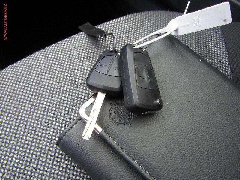 Opel Astra (2009) 1.4i, ČR, AC, tempo - fotka 17 z 18