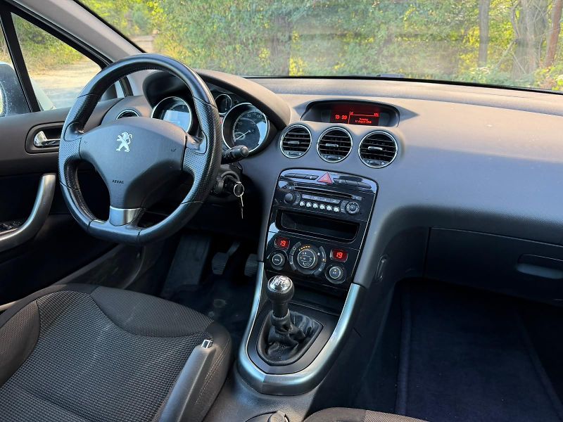 Peugeot 308 (2013) 1.5 / 68 kW - fotka 13 z 17