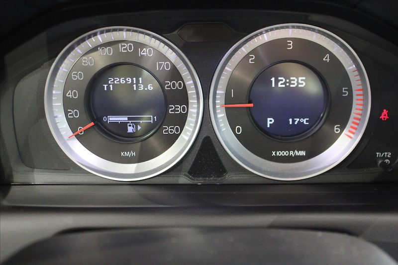 Volvo XC60 D3 AWD Polestar DPH/Tažné - fotka 14 z 26