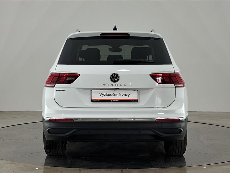 Volkswagen Tiguan Life DSG - fotka 17 z 30
