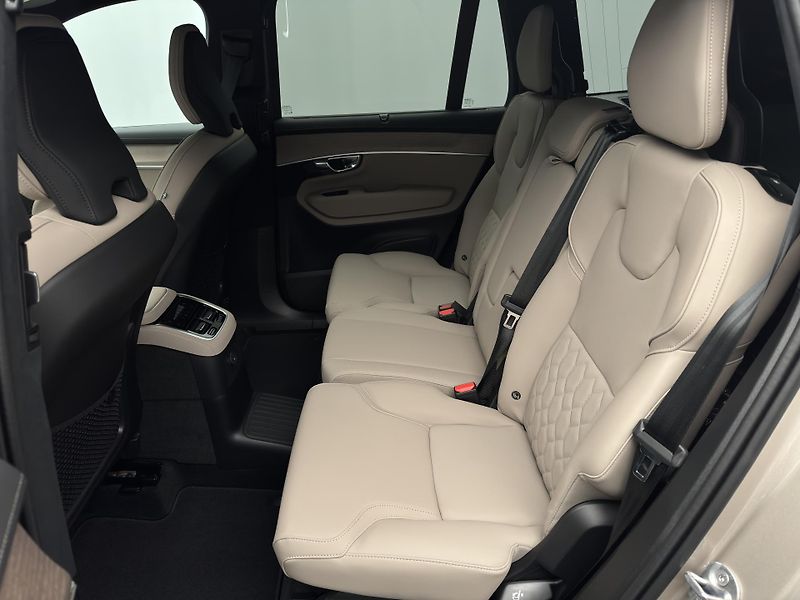 Volvo XC90 (2026) T8 AWD Plug-in ULTRA DARK 7m - fotka 6 z 28