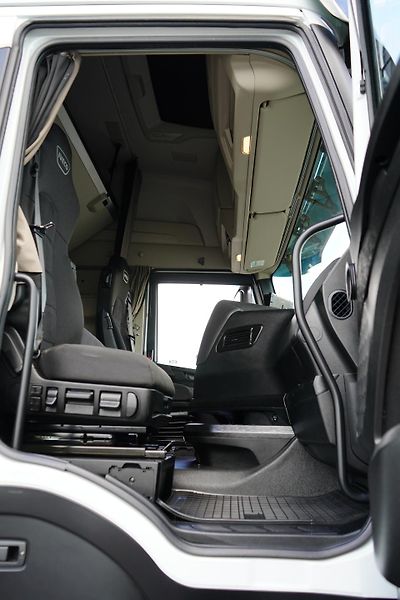 Iveco S-WAY (2021) 420 / E 6 / KONTENER + WINDA / - fotka 8 z 47